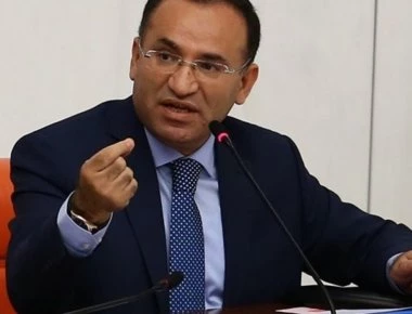 O Μ.Μποζντάγ «συμβουλεύει» την Αθήνα: «Μην προσβληθείτε εάν απαγάγουμε τους “8” και τους φέρουμε πίσω στην Τουρκία»!